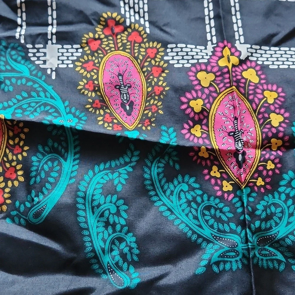 Diane Von Furstennerg large 100% silk scarf - Picture 5 of 9